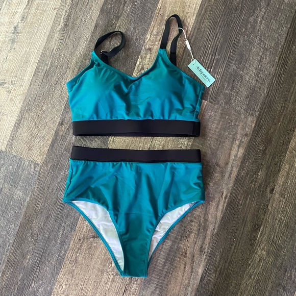 Adisputent High Waisted Biking Set - Picture 2 of 9